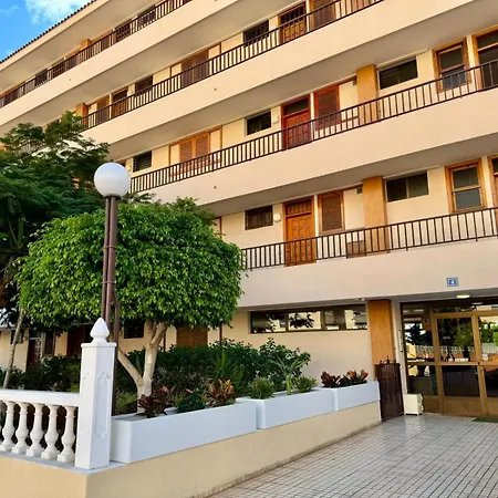 Topfloor 2 Bedrooms Frontline شقة