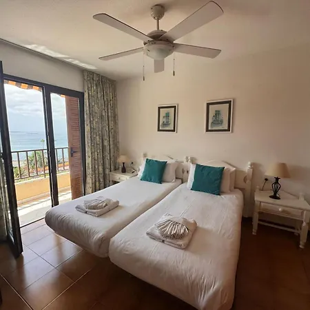 Topfloor 2 Bedrooms Frontline شقة *